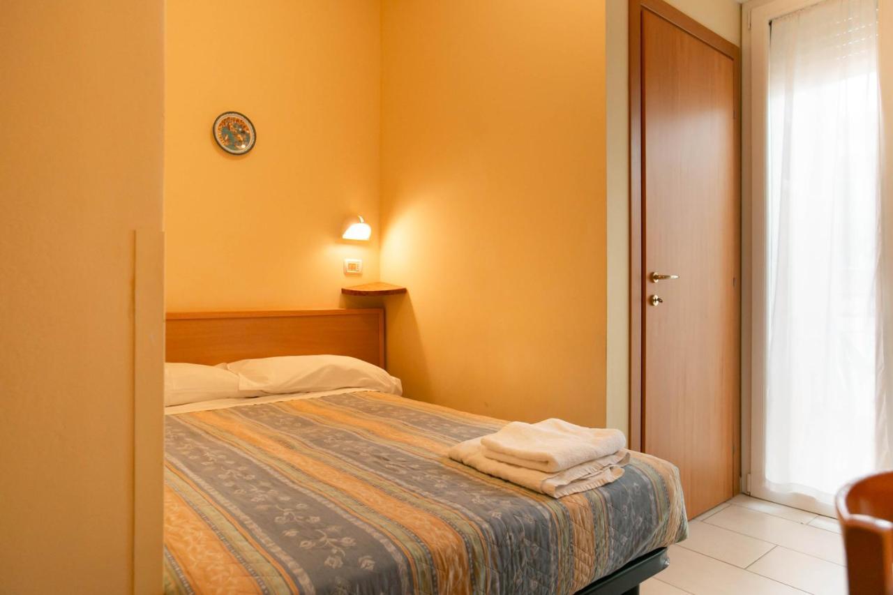Hotel Valparaiso Rimini Exterior foto